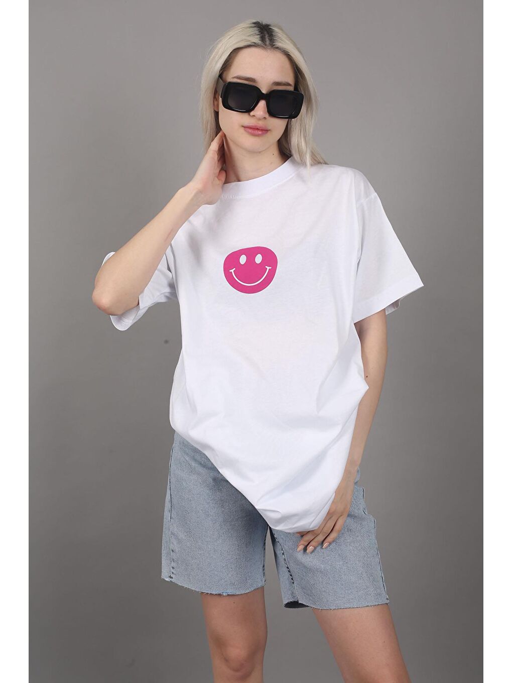 Beyaz Baskılı Oversize Bisiklet Yaka Kadın Tişört-1