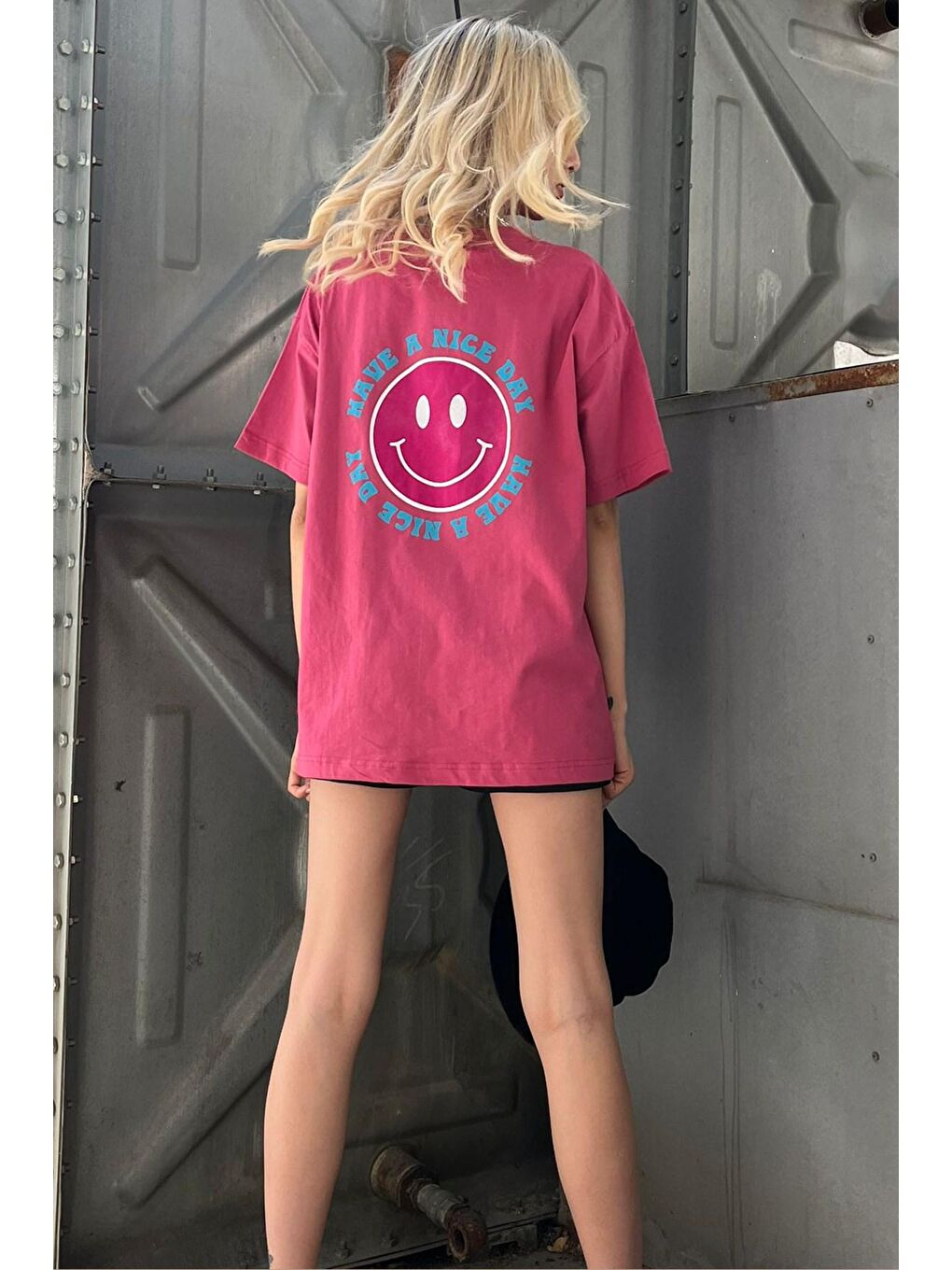 Pembe Arka Baskılı Oversize Yuvarlak Yaka Kadın Tişört