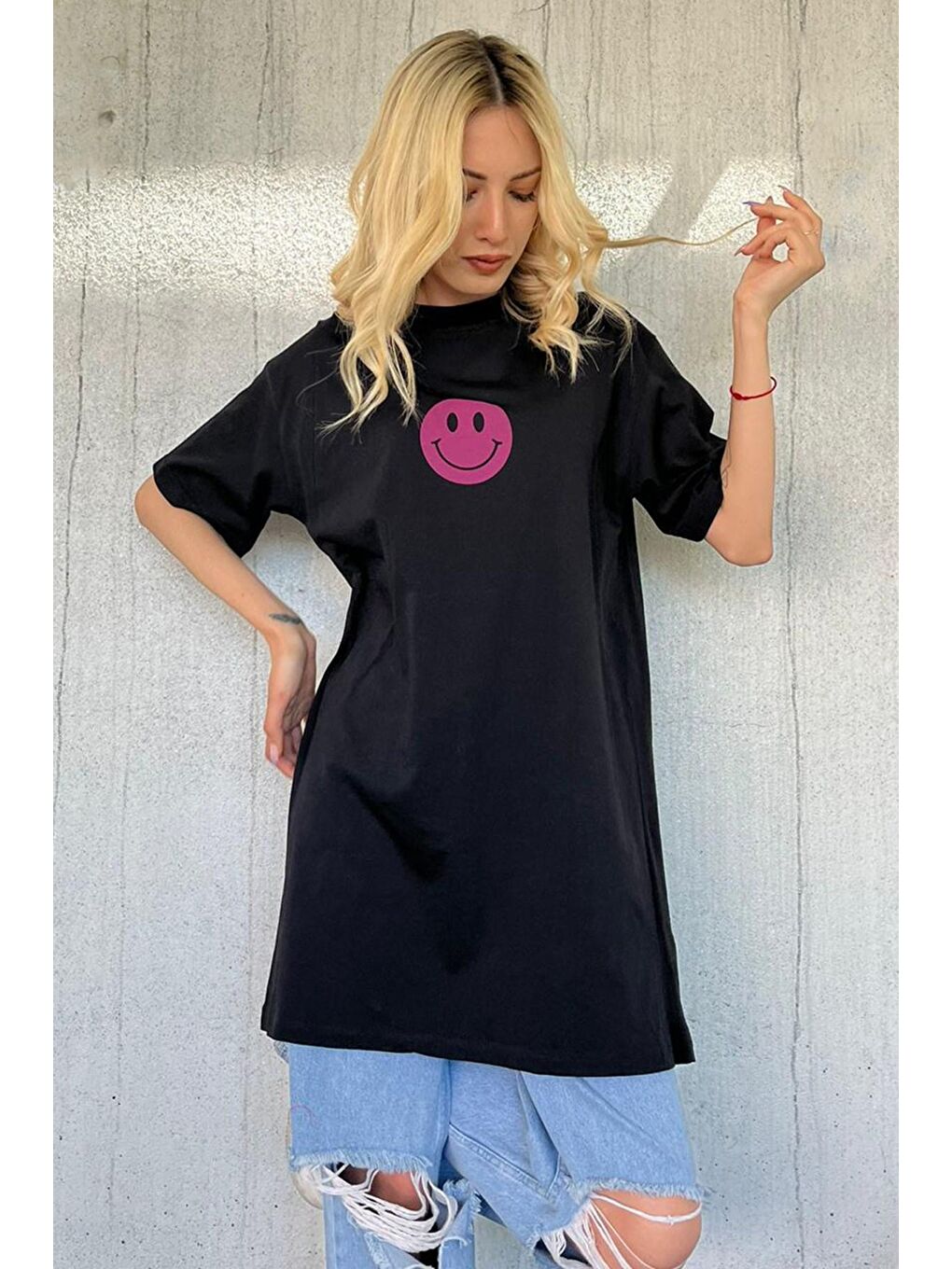 Siyah Baskılı Oversize Bisiklet Yaka Kadın Tişört-1