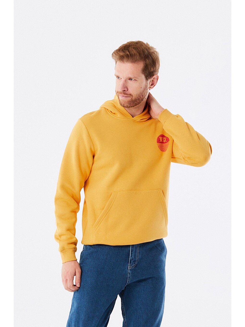 Sarı Baskılı Kanguru Cepli Kapüşonlu Sweatshirt