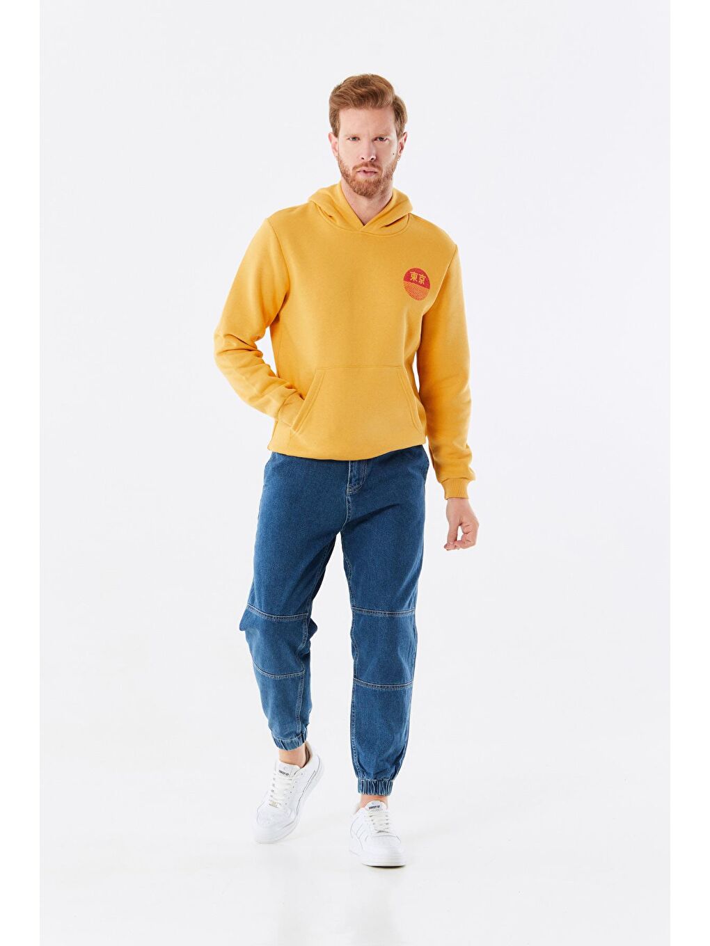 Sarı Baskılı Kanguru Cepli Kapüşonlu Sweatshirt-2