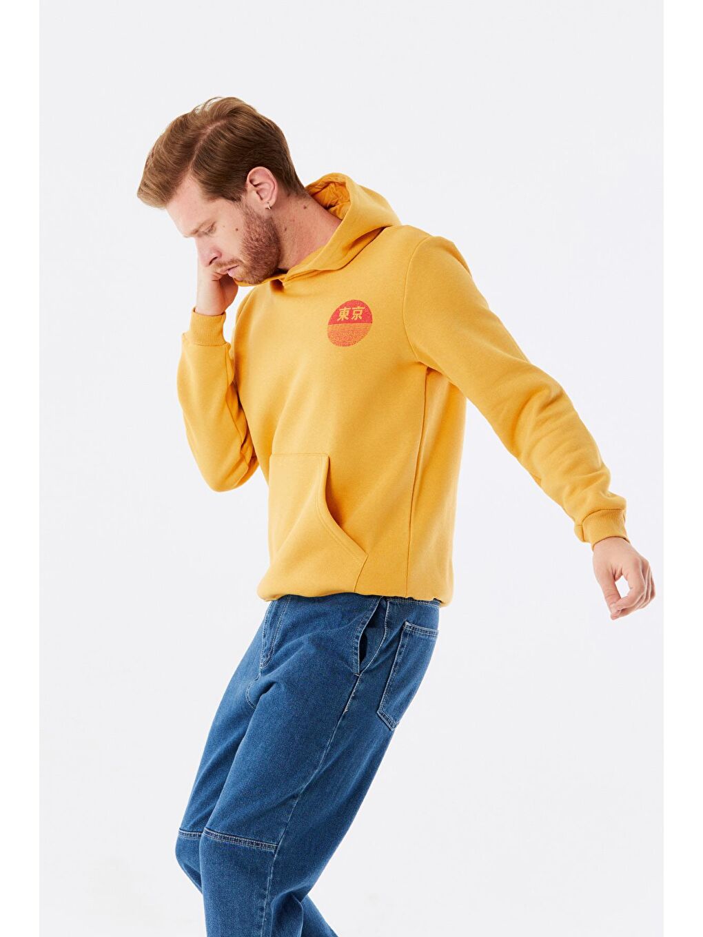 Sarı Baskılı Kanguru Cepli Kapüşonlu Sweatshirt-3