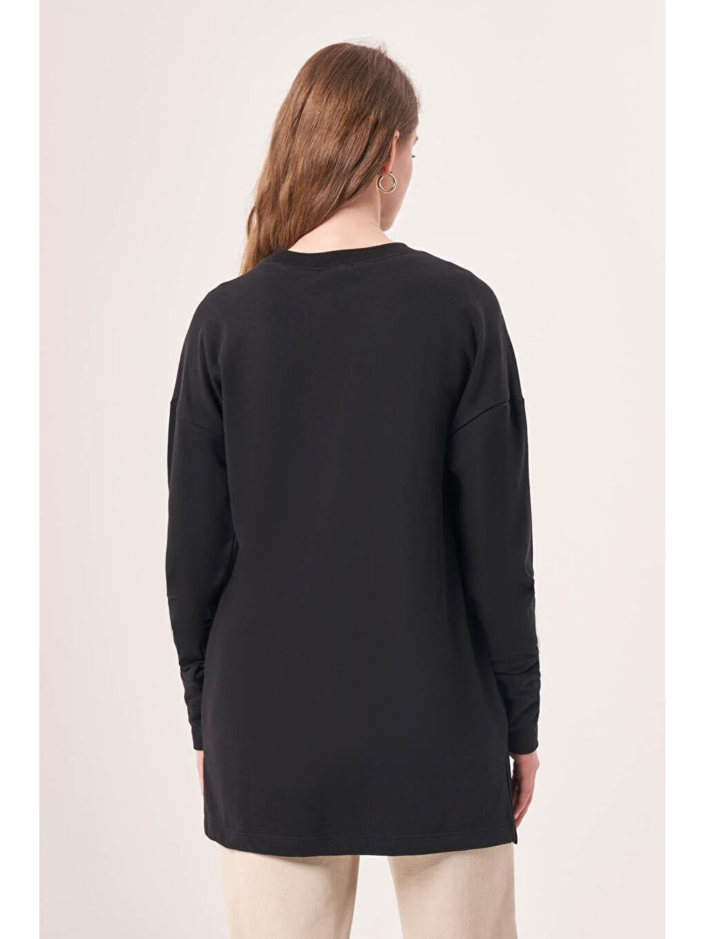 Omuzu Aksesuarlı Siyah Sweatshirt-3