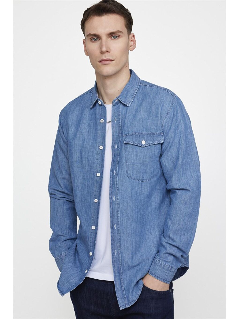 Slim Fit Dar Kesim Tek Cep Kapaklı Pamuklu Denim Mavi Kot Gömlek