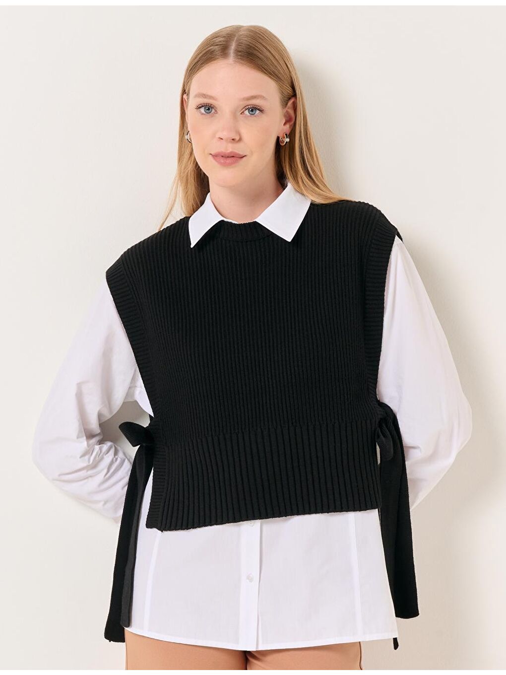 Siyah Bisiklet Yaka Bağlamalı Triko Süveter