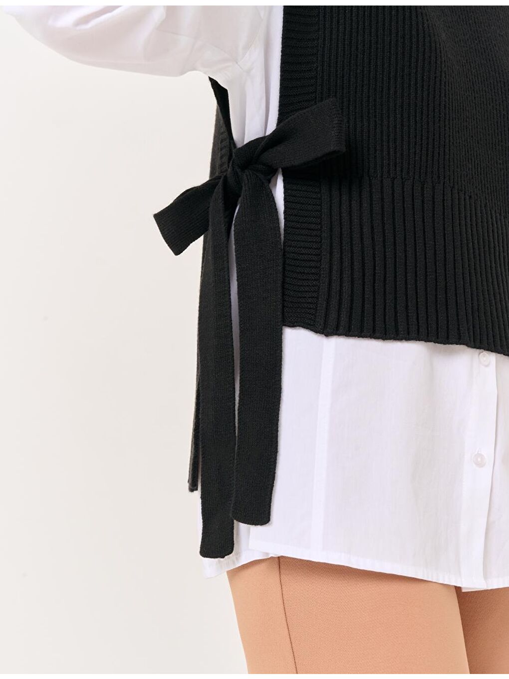 Siyah Bisiklet Yaka Bağlamalı Triko Süveter-1