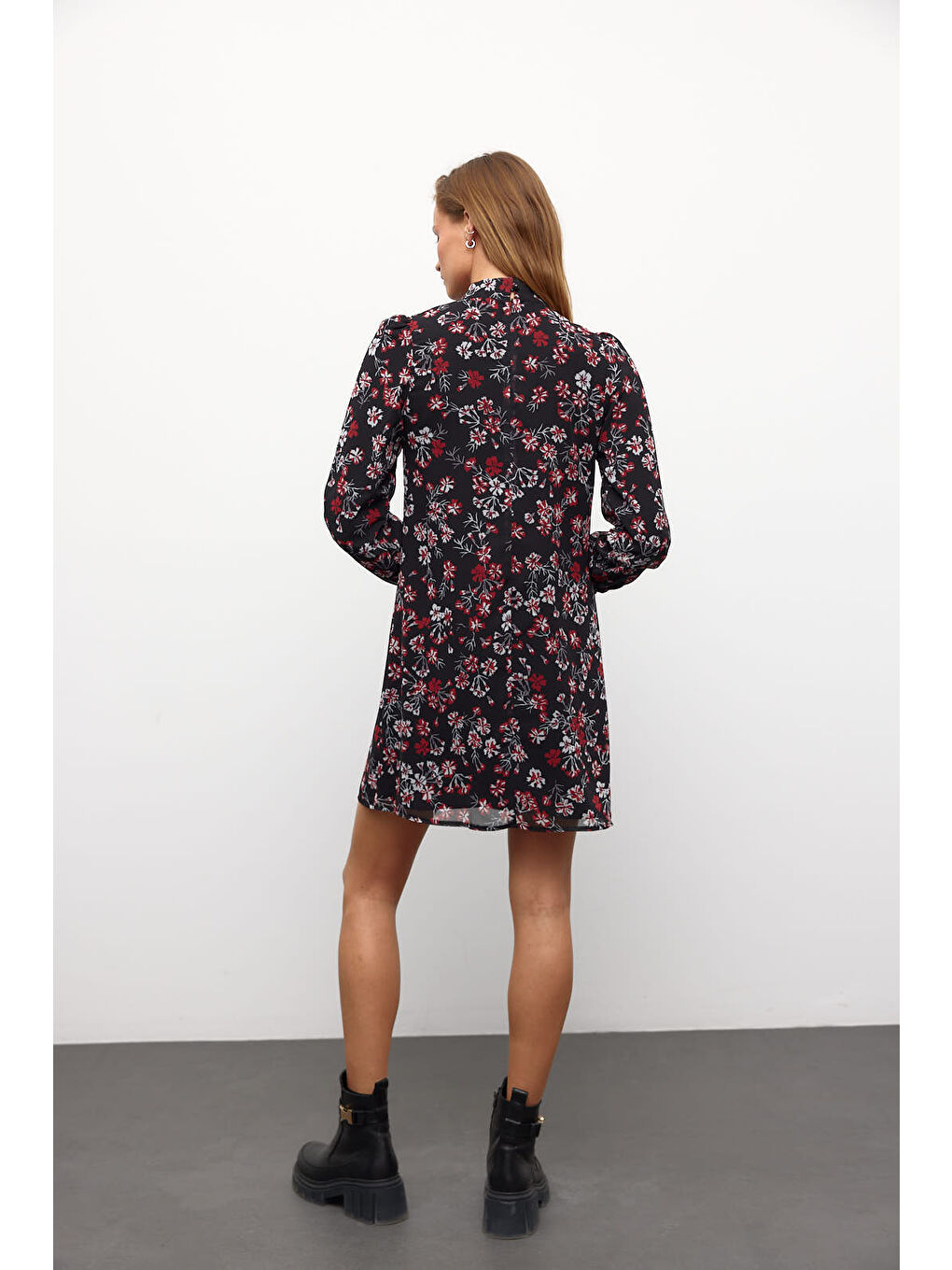 Siyah Uzun Kollu Desenli Astarlı Desenli Şifon Elbise-4