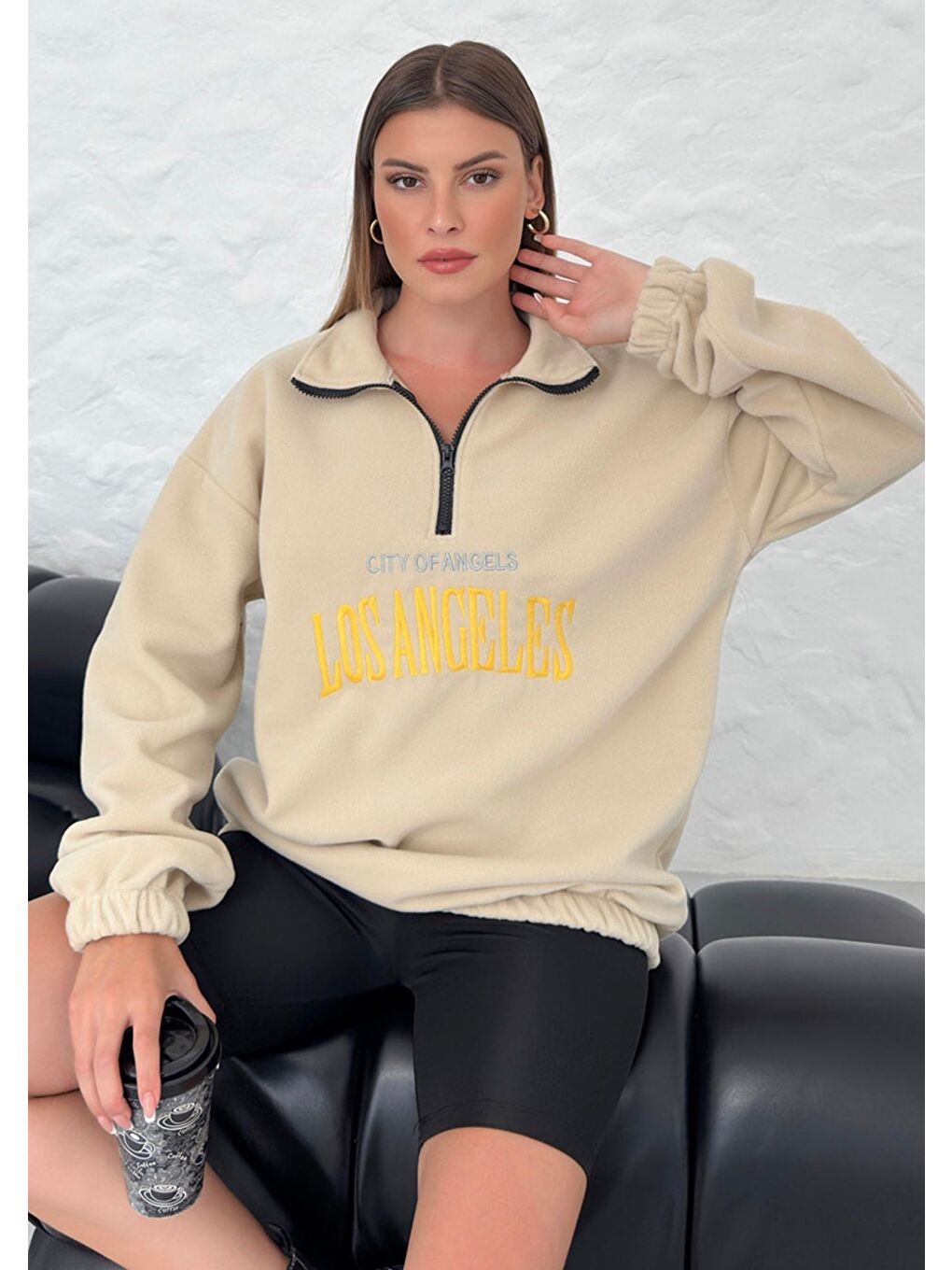 Kadın Bej Los Angeles Baskılı Oversize Yarım Fermuarlı Polo Yaka Polar Sweatshirt