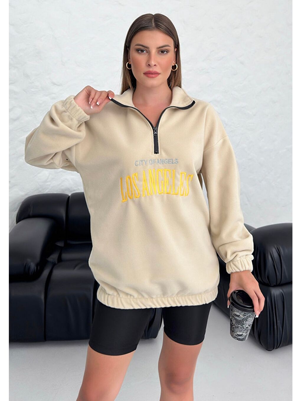 Kadın Bej Los Angeles Baskılı Oversize Yarım Fermuarlı Polo Yaka Polar Sweatshirt-2