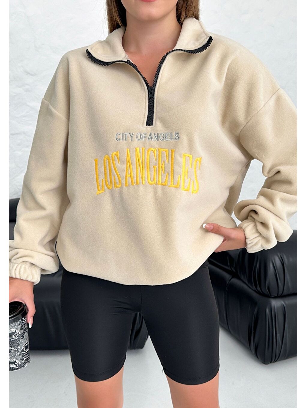 Kadın Bej Los Angeles Baskılı Oversize Yarım Fermuarlı Polo Yaka Polar Sweatshirt-3