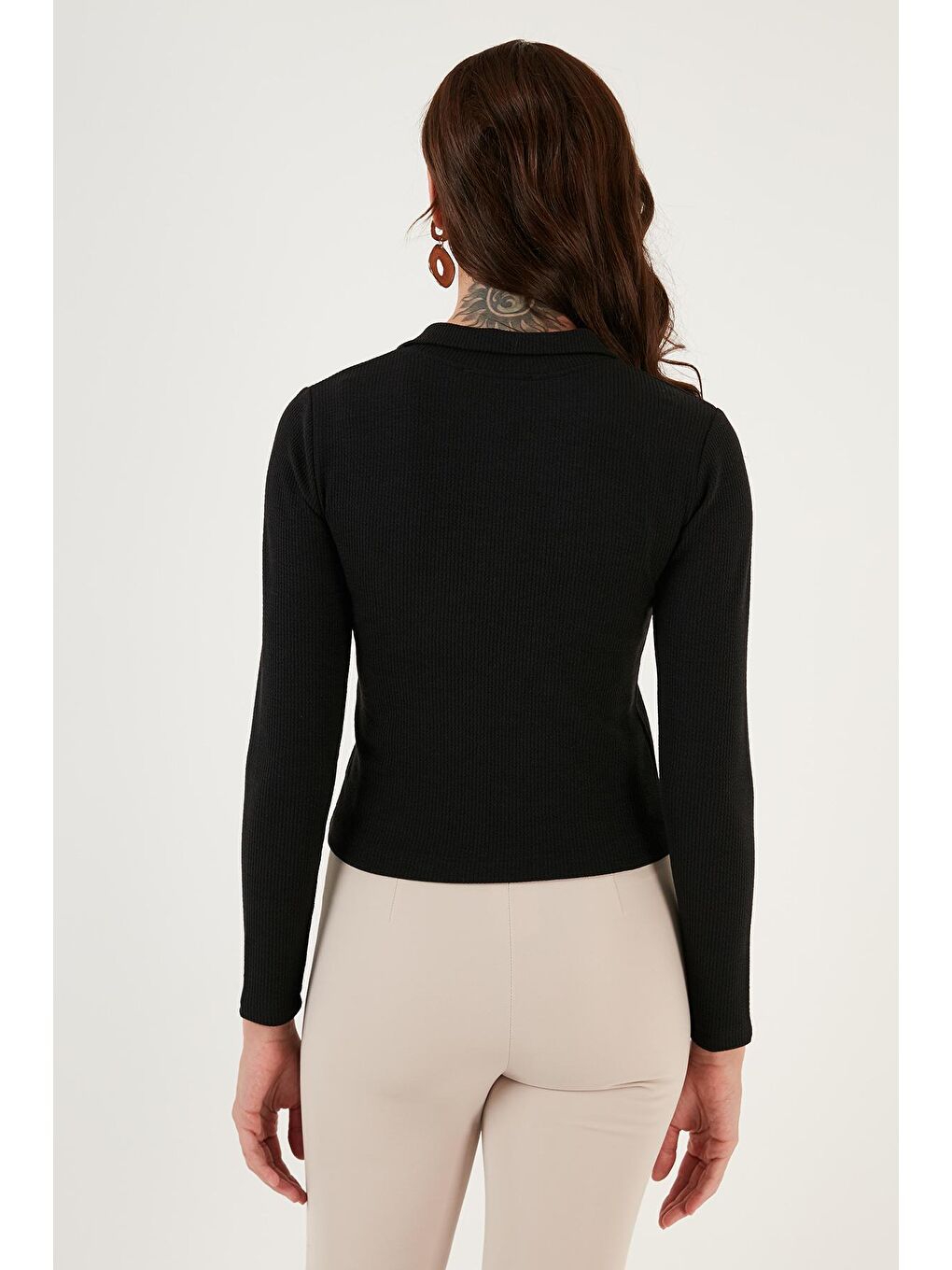 Siyah Dar Kesim Bürümcük Kumaş Fitilli Polo Yaka Bluz 5865448-4