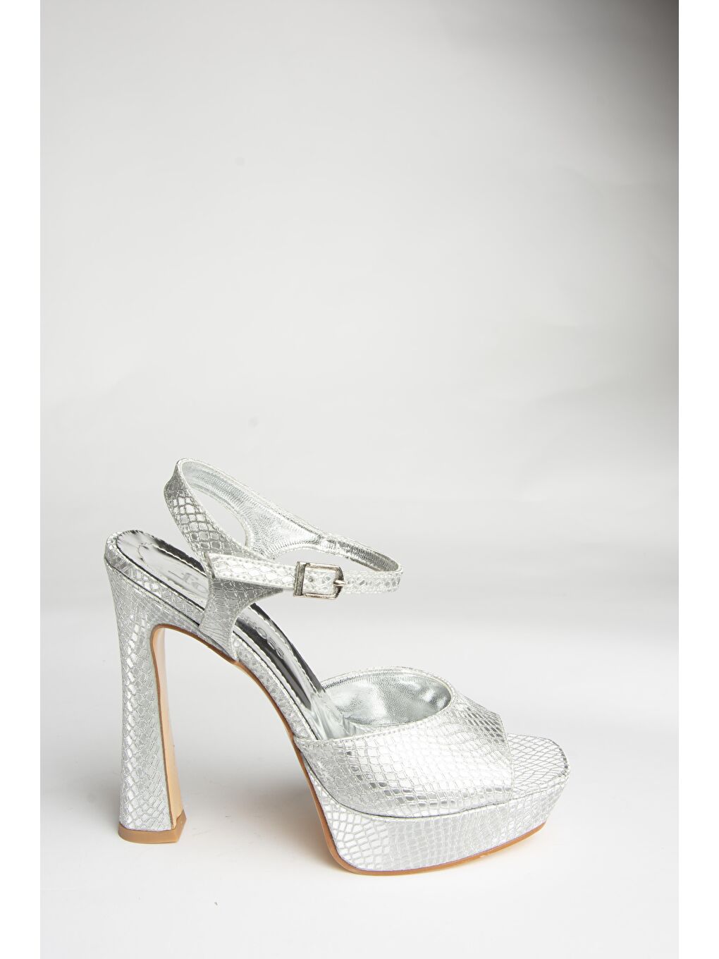 Gri U2460825 Gümüş Kadın Topuklu Ayakkabı