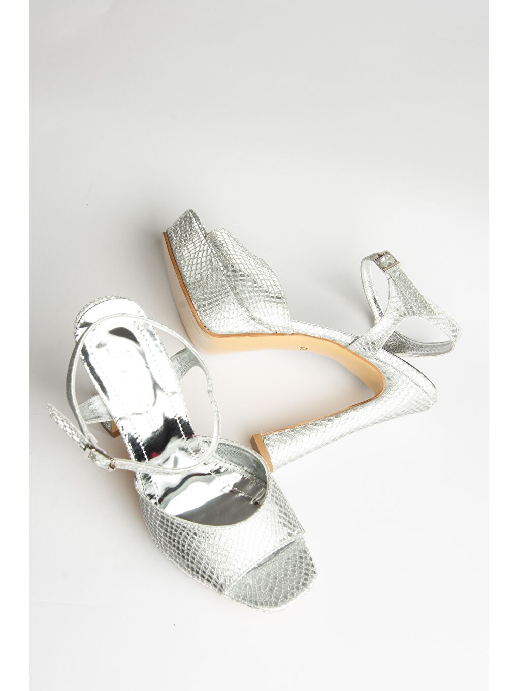 Gri U2460825 Gümüş Kadın Topuklu Ayakkabı-2