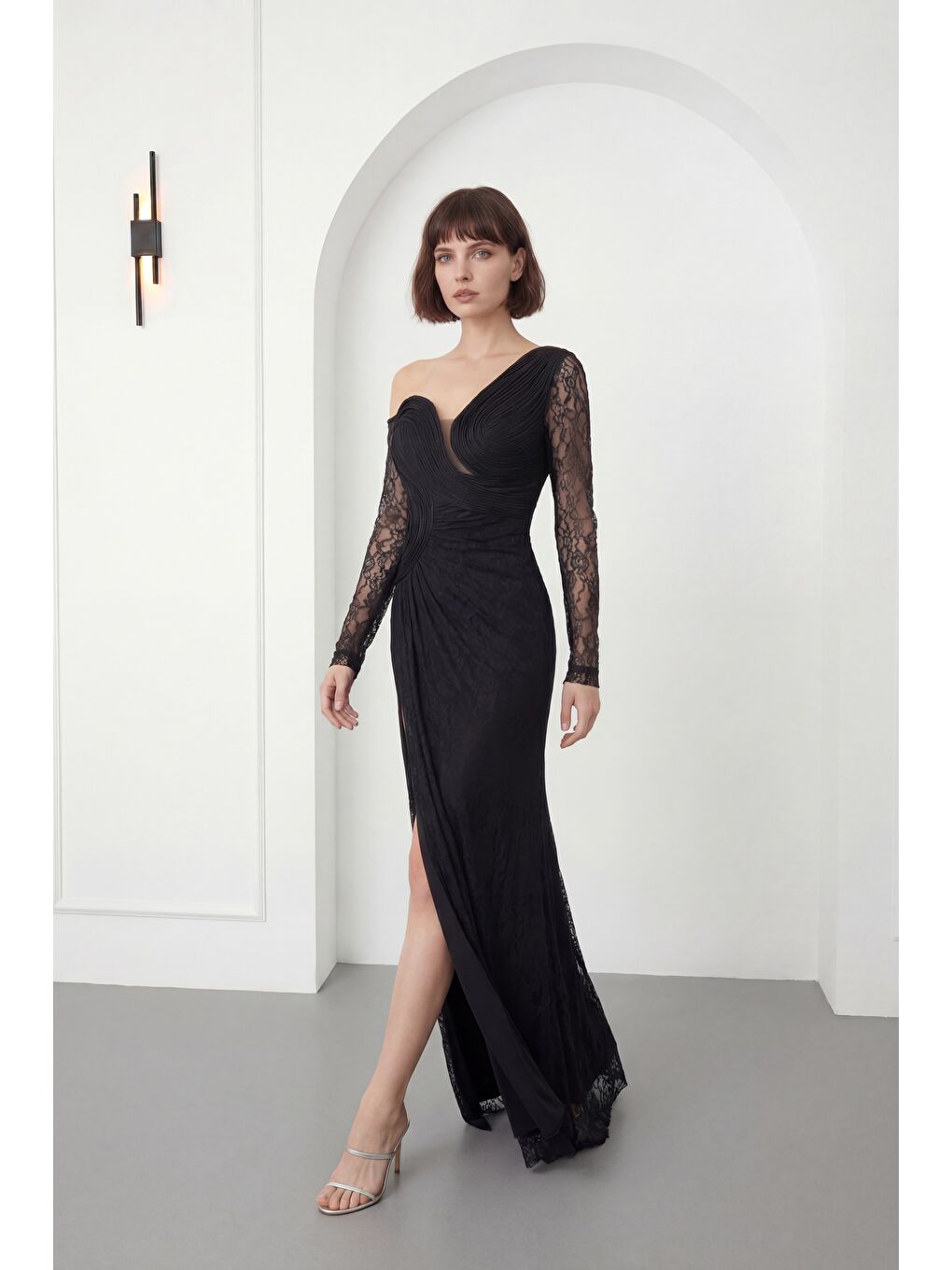 Kadın Siyah Göğüs Detaylı Uzun Dantel Abiye Elbise-1