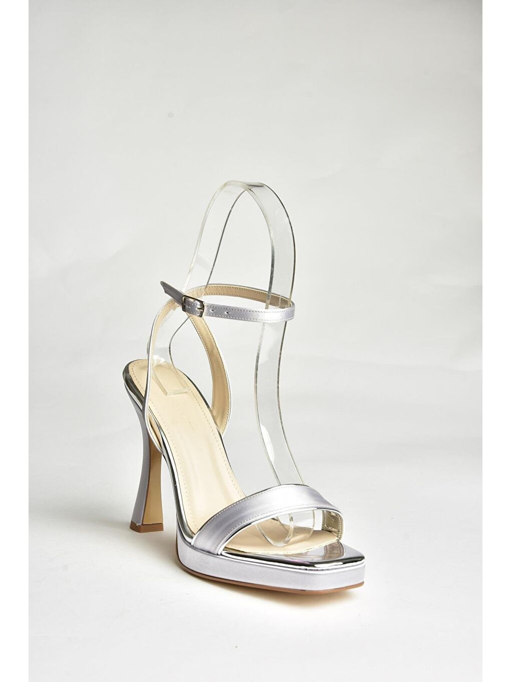 Gri U5699181 Gümüş Kadın Topuklu Ayakkabı-1