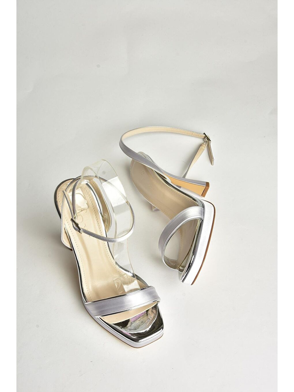 Gri U5699181 Gümüş Kadın Topuklu Ayakkabı-2