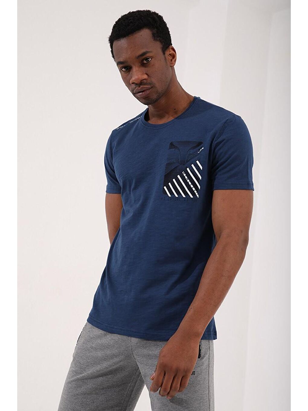 İndigo Göğüs Baskılı Koordinat Detaylı Standart Kalıp Bisiklet Yaka Erkek Tişört - 87894