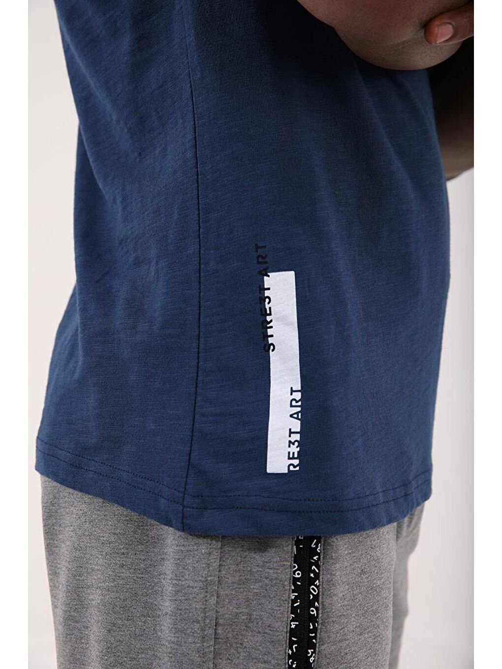 İndigo Göğüs Baskılı Koordinat Detaylı Standart Kalıp Bisiklet Yaka Erkek Tişört - 87894-3