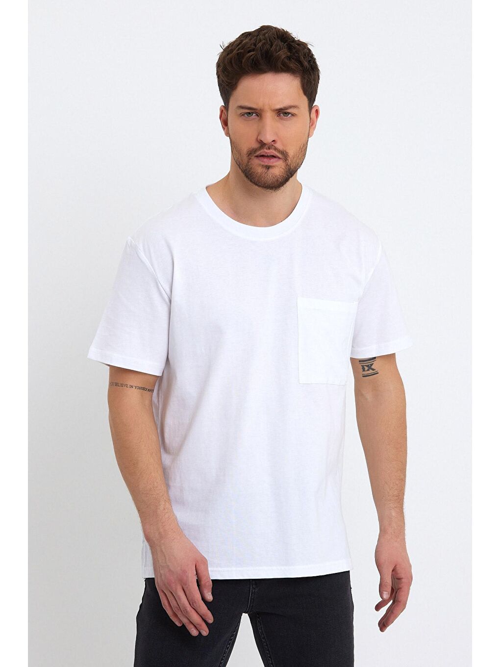 Beyaz Erkek Bisiklet Yaka Relax Fit Cepli Tişört-2
