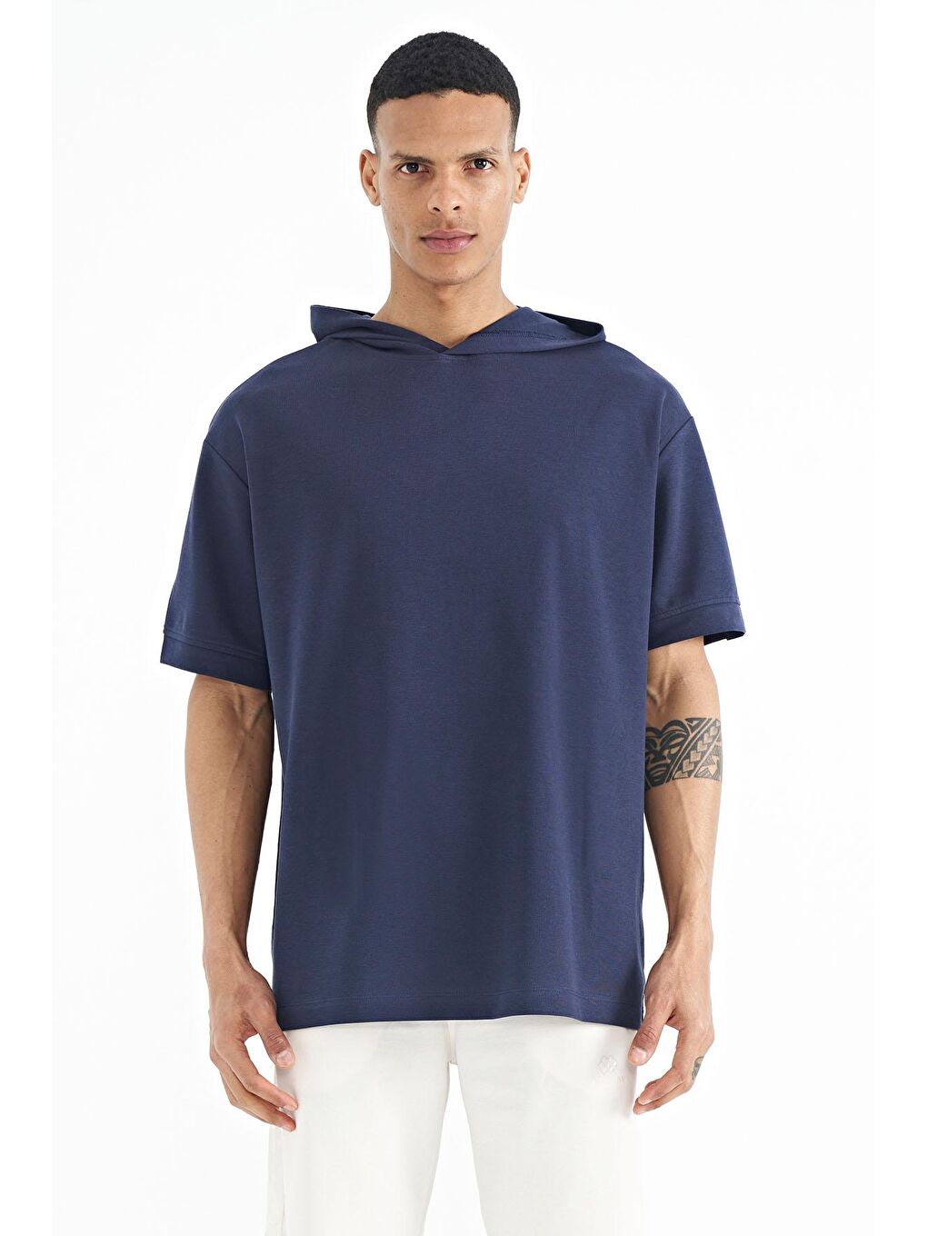 TOMMYLIFE İndigo Kapüşonlu Kol Etiket Detaylı Oversize Erkek T-shirt - 88179