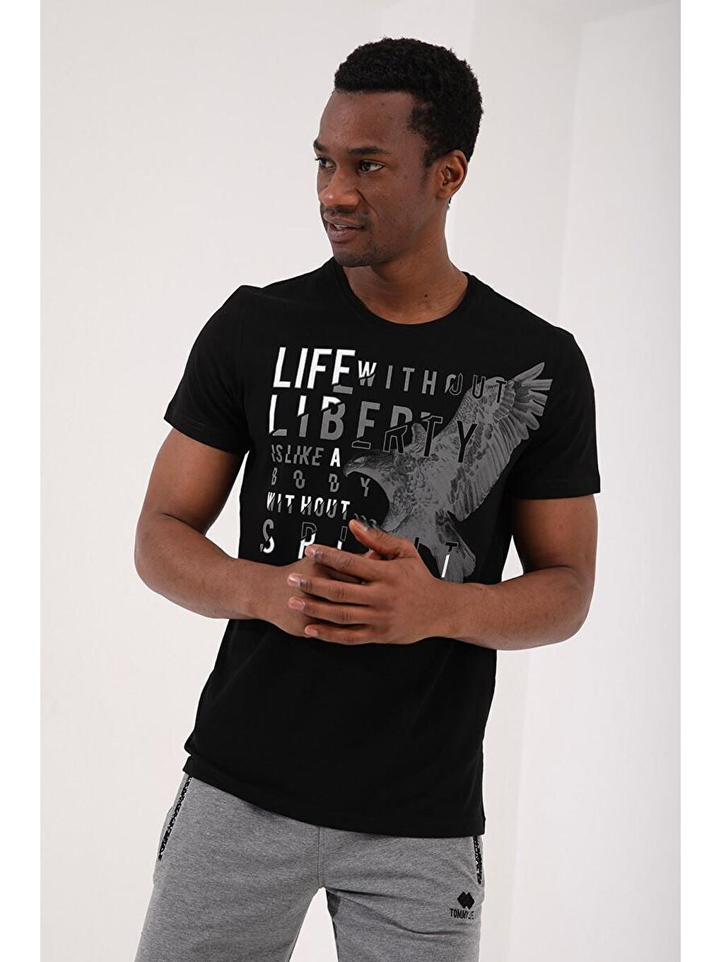 TOMMYLIFE Siyah Kartal Baskılı Standart Kalıp Bisiklet Yaka Erkek T-Shirt - 87932