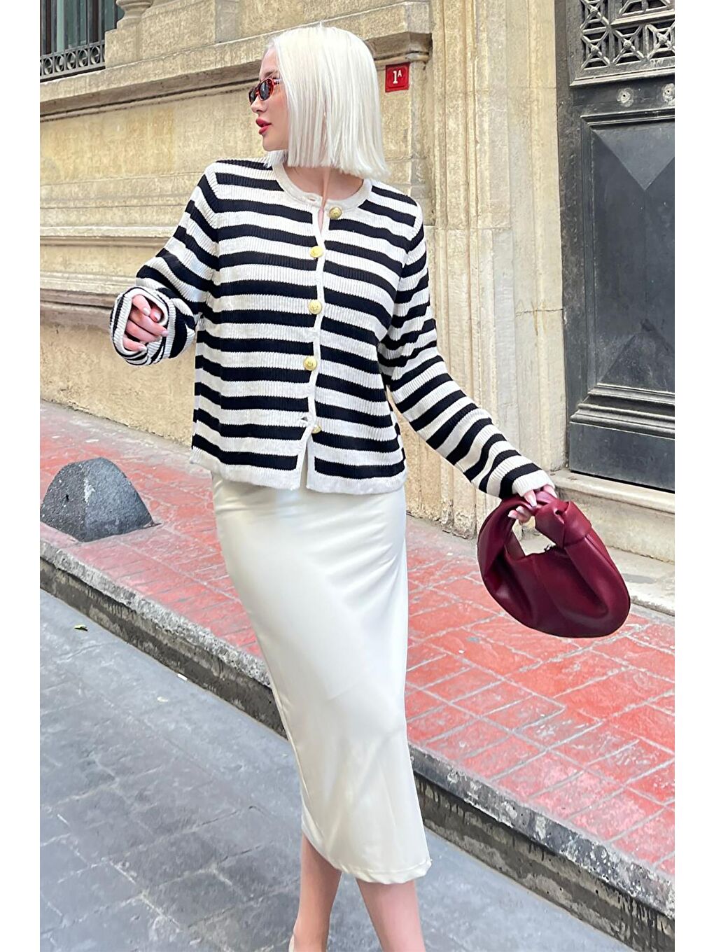 Bej Çizgili Bisiklet Yaka Gold Düğme Detaylı Cotton Hırka-1