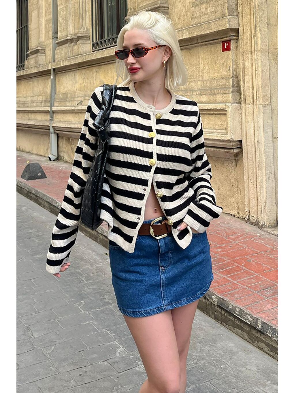 Bej Çizgili Bisiklet Yaka Gold Düğme Detaylı Cotton Hırka-2