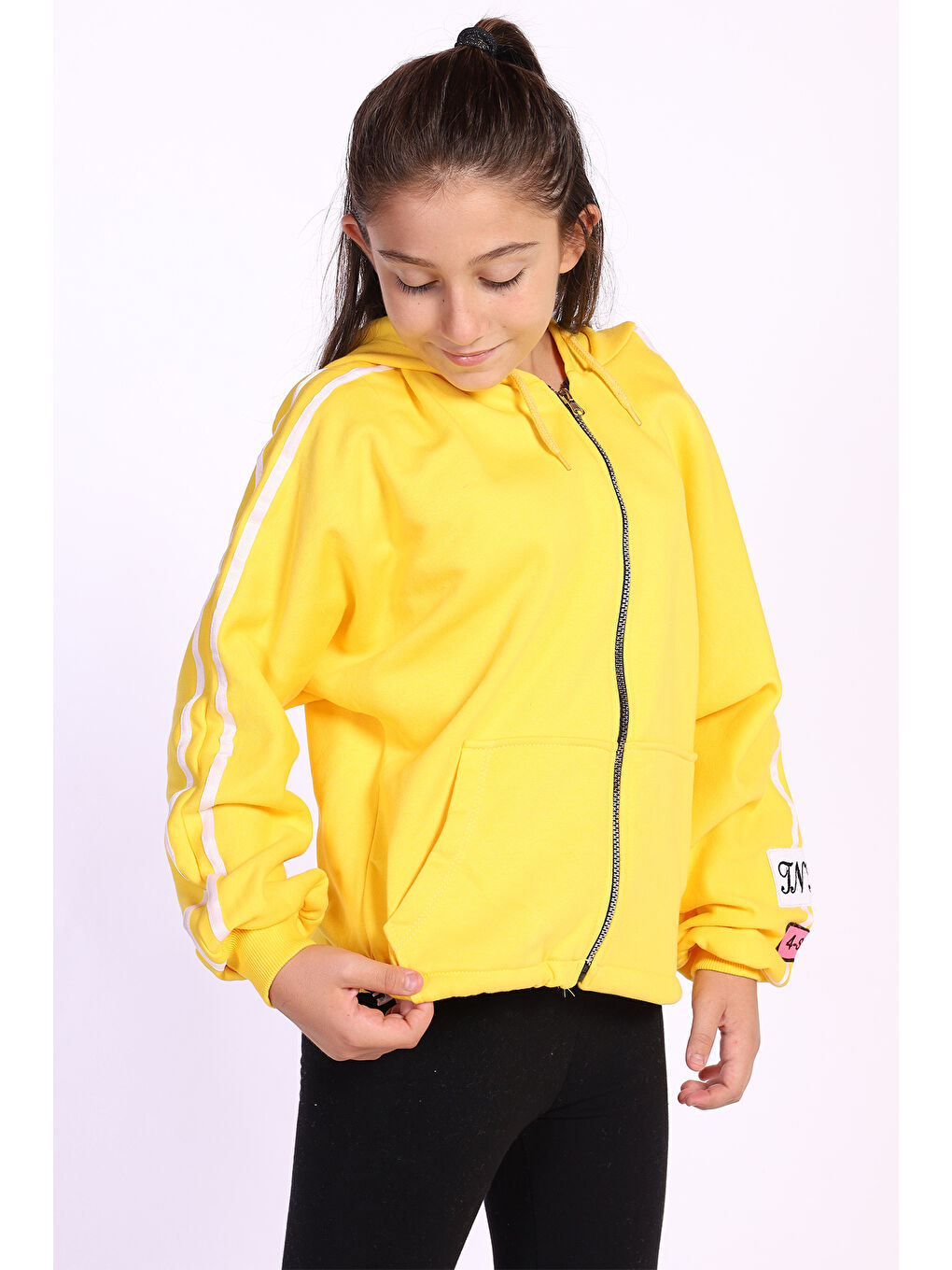 Sarı Kız Çocuk Kol Üstü Şeritli Armalı Salaş  Fermuarlı Sweatshırt-1