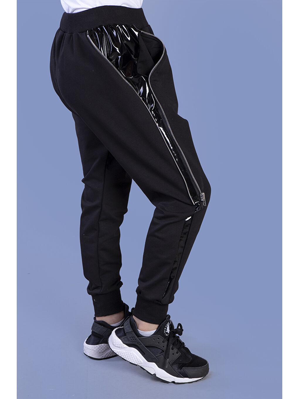 Siyah Kız Çocuk Baskılı Beli Paçası Ribanalı Fermuar Cepli Jogger Eşofman Altı - Deri Görünümlü & 2 İplik-3