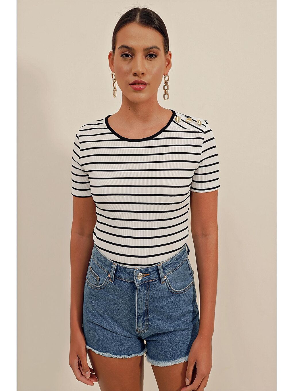 0479 Düğmeli Çizgili Bluz - Beyaz