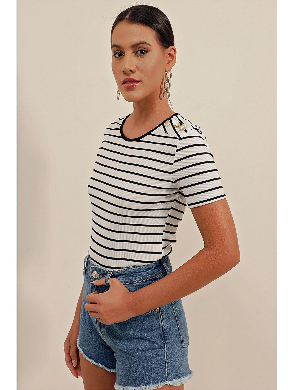 0479 Düğmeli Çizgili Bluz - Beyaz-1