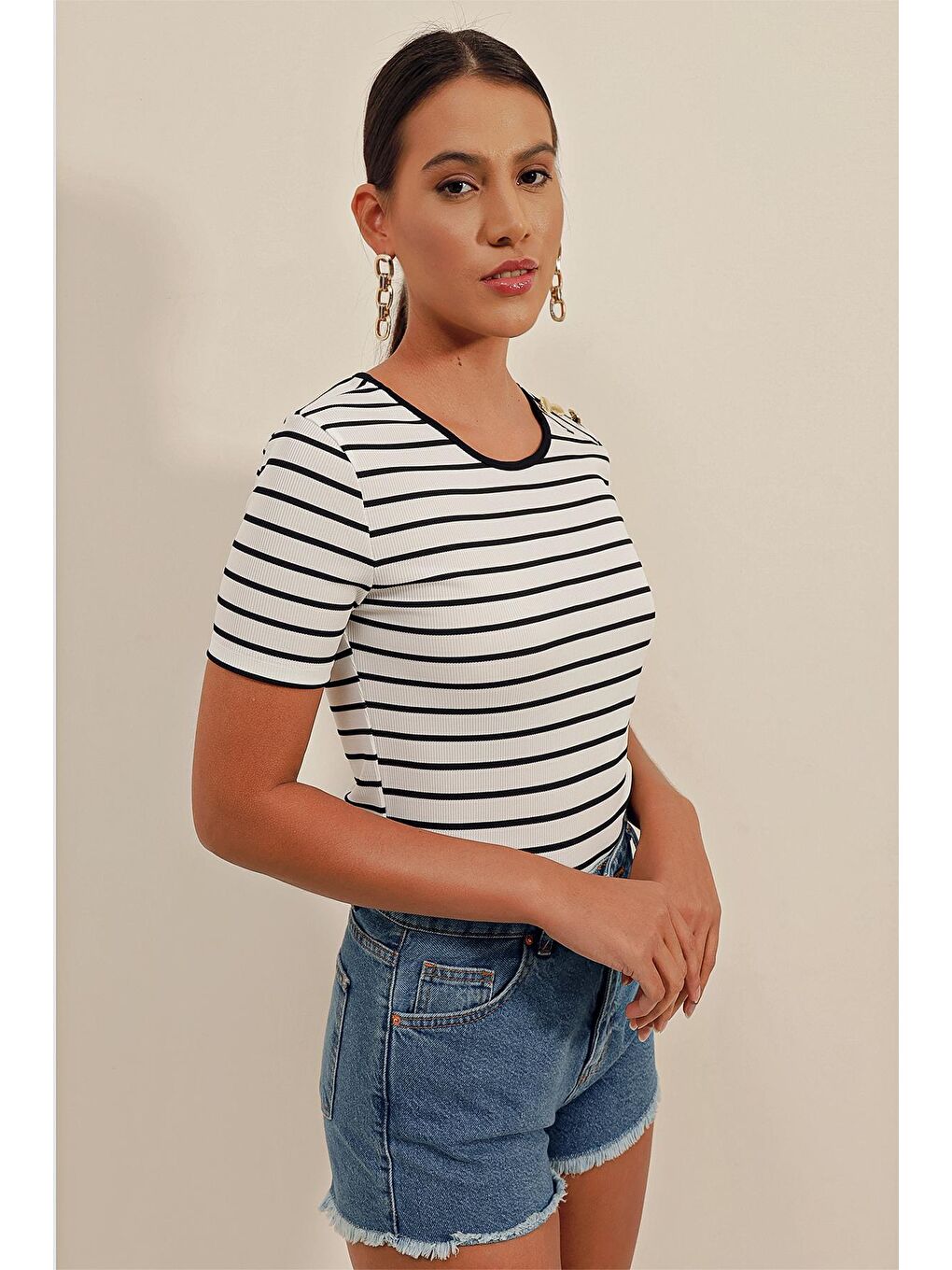 0479 Düğmeli Çizgili Bluz - Beyaz-2