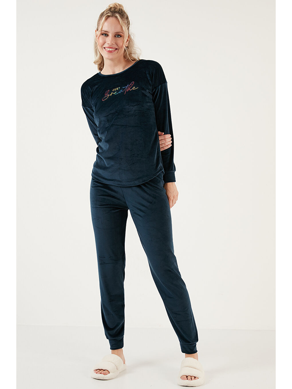 Lacivert Regular Fit Yumuşak Dokulu Kadife Kadın Pijama Takımı 6094200W4-1