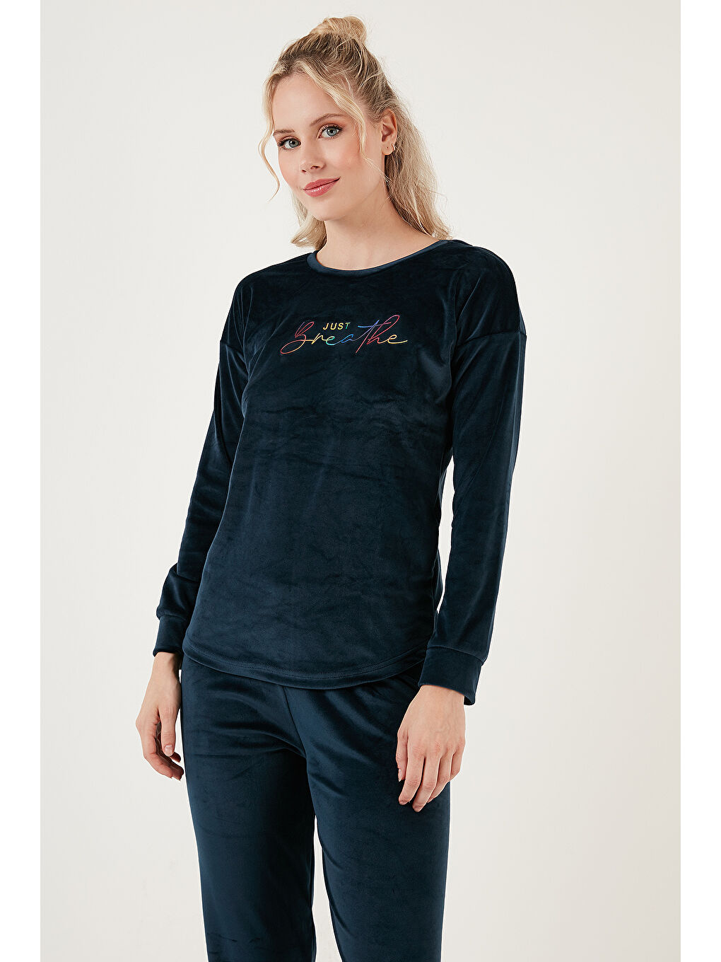 Lacivert Regular Fit Yumuşak Dokulu Kadife Kadın Pijama Takımı 6094200W4-2