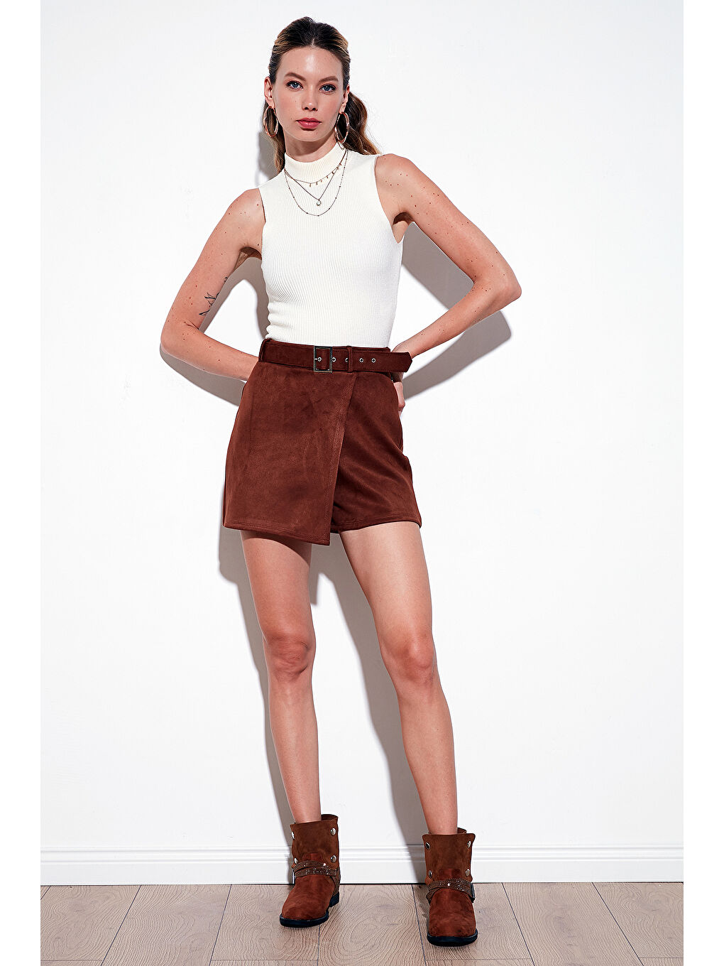 Kahverengi Kışlık Regular Fit Asimetrik Kesim Fermuarlı Kadın Şort Etek 5865973
