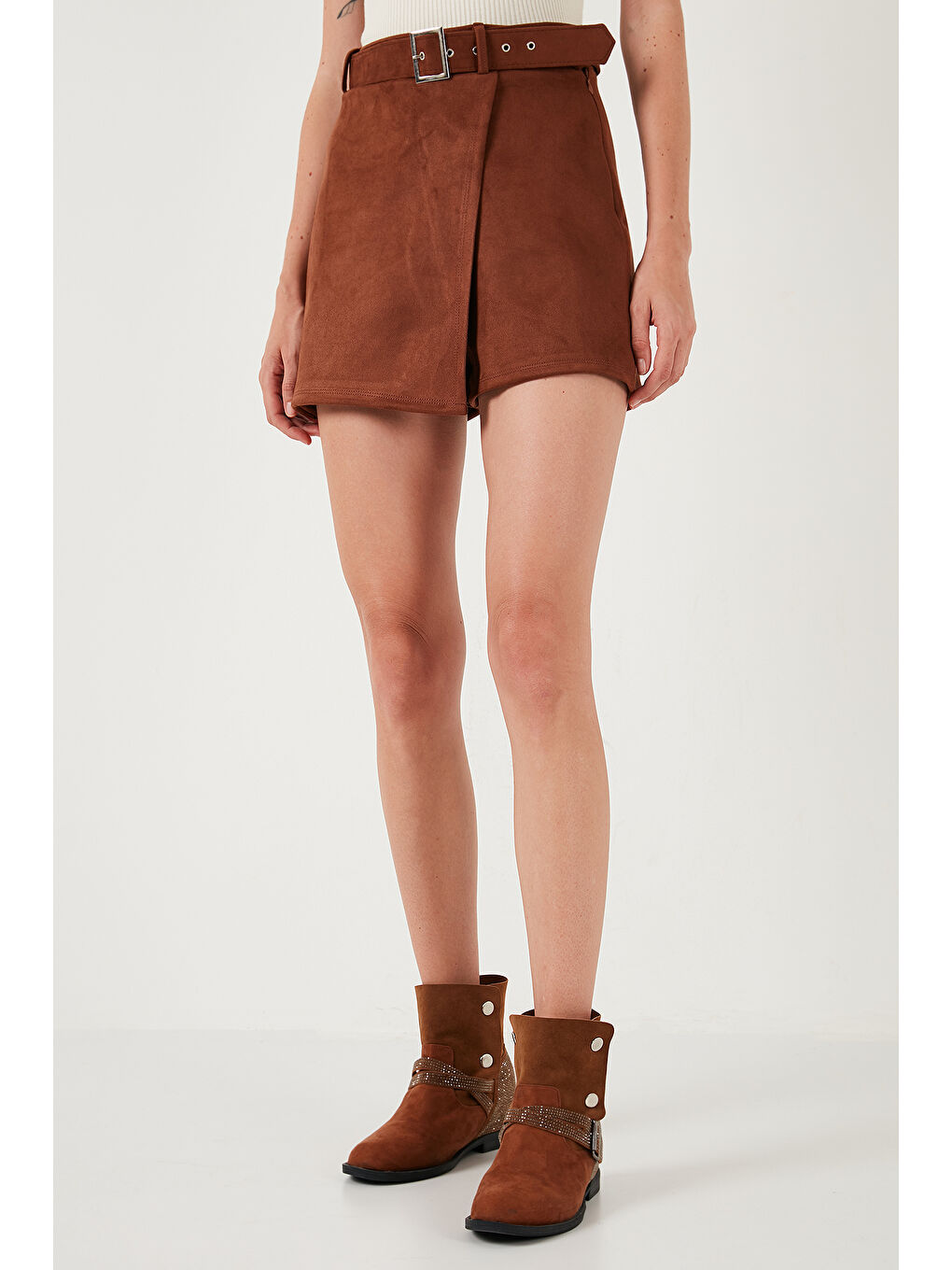Kahverengi Kışlık Regular Fit Asimetrik Kesim Fermuarlı Kadın Şort Etek 5865973-2