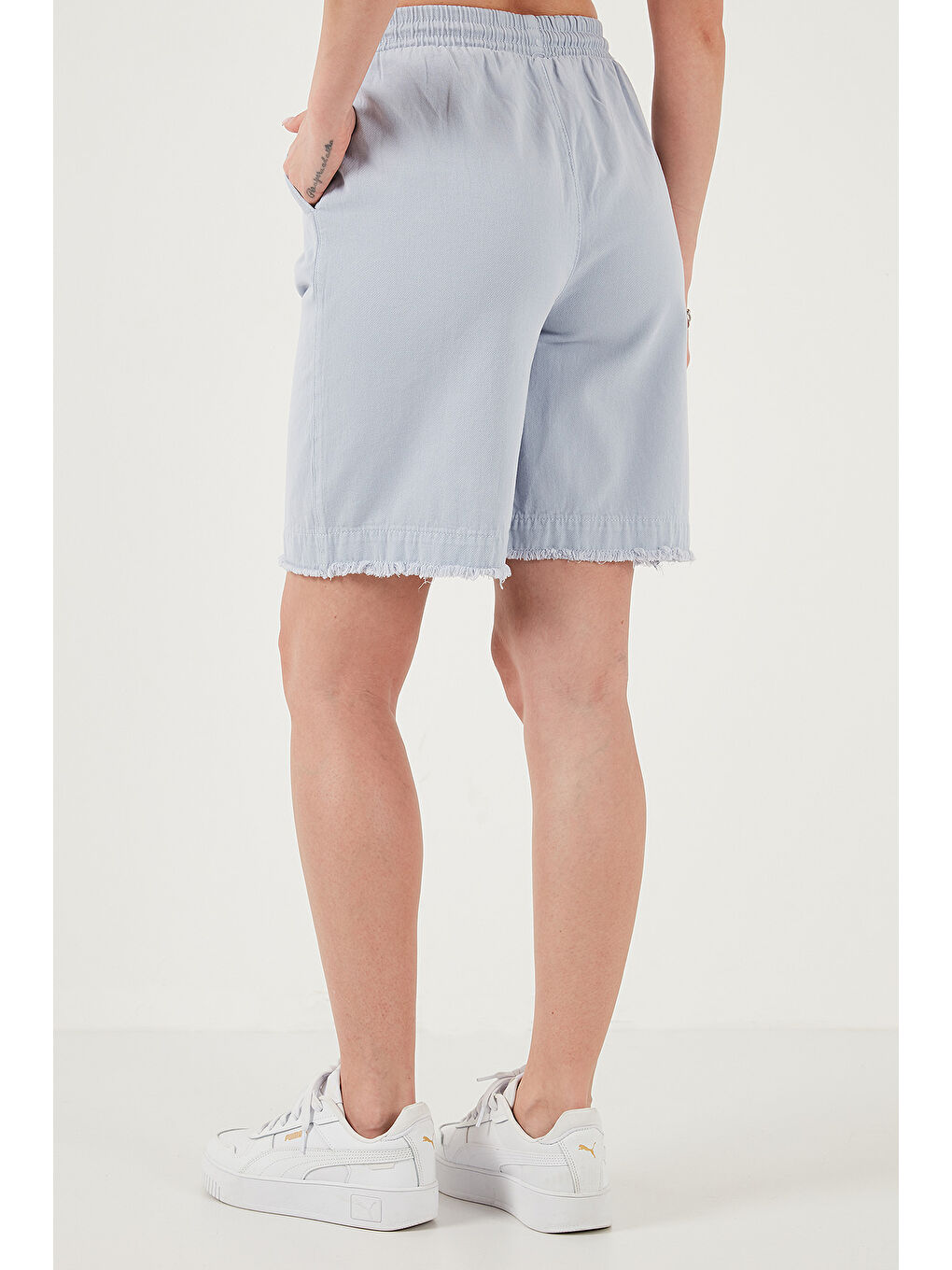 Mavi Pamuklu Standart Fit Normal Bel Bağlamalı Cepli Kadın Şort 668YP5326-5