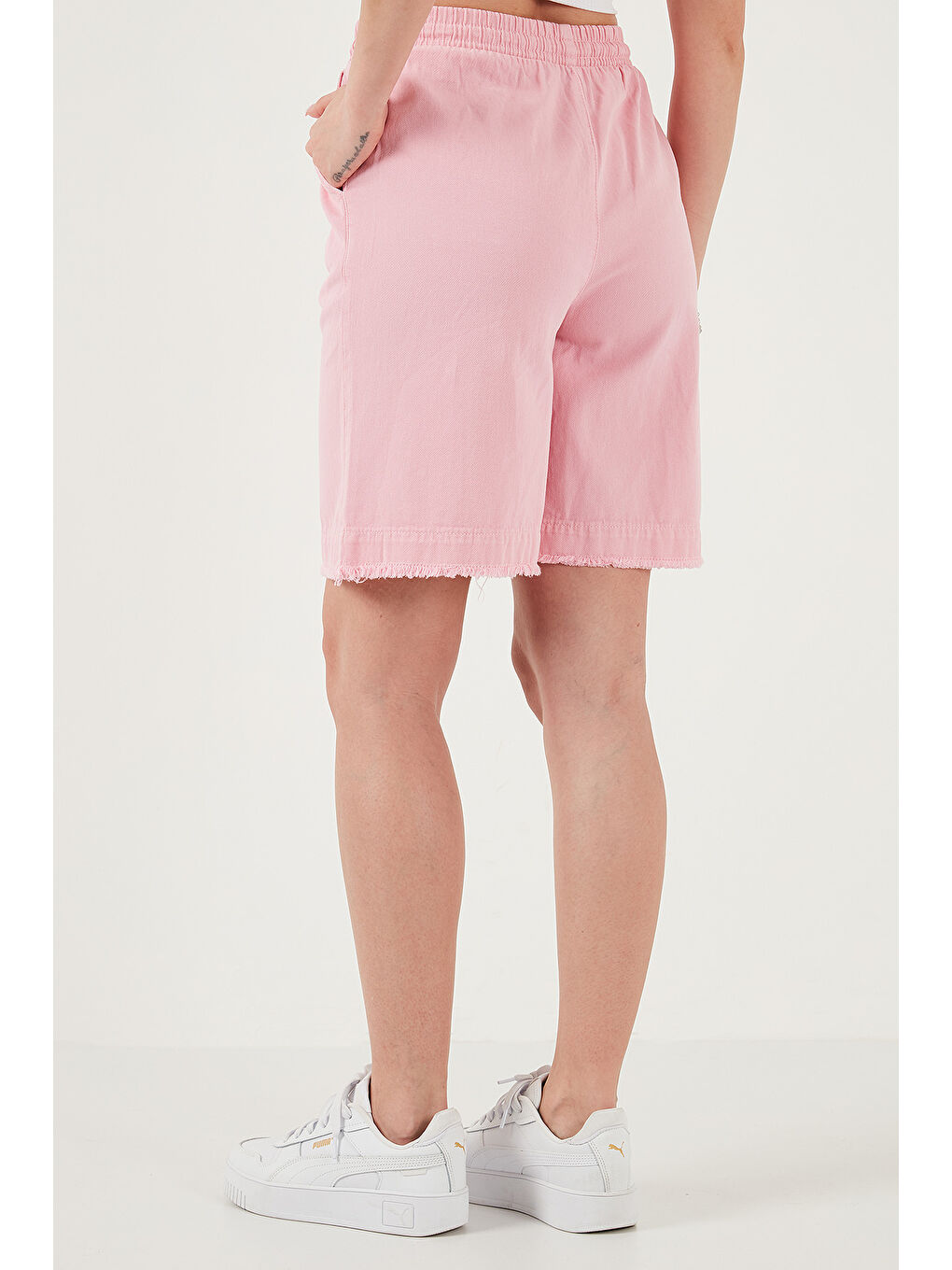 Pembe Pamuklu Standart Fit Normal Bel Bağlamalı Cepli Kadın Şort 668YP5326-6