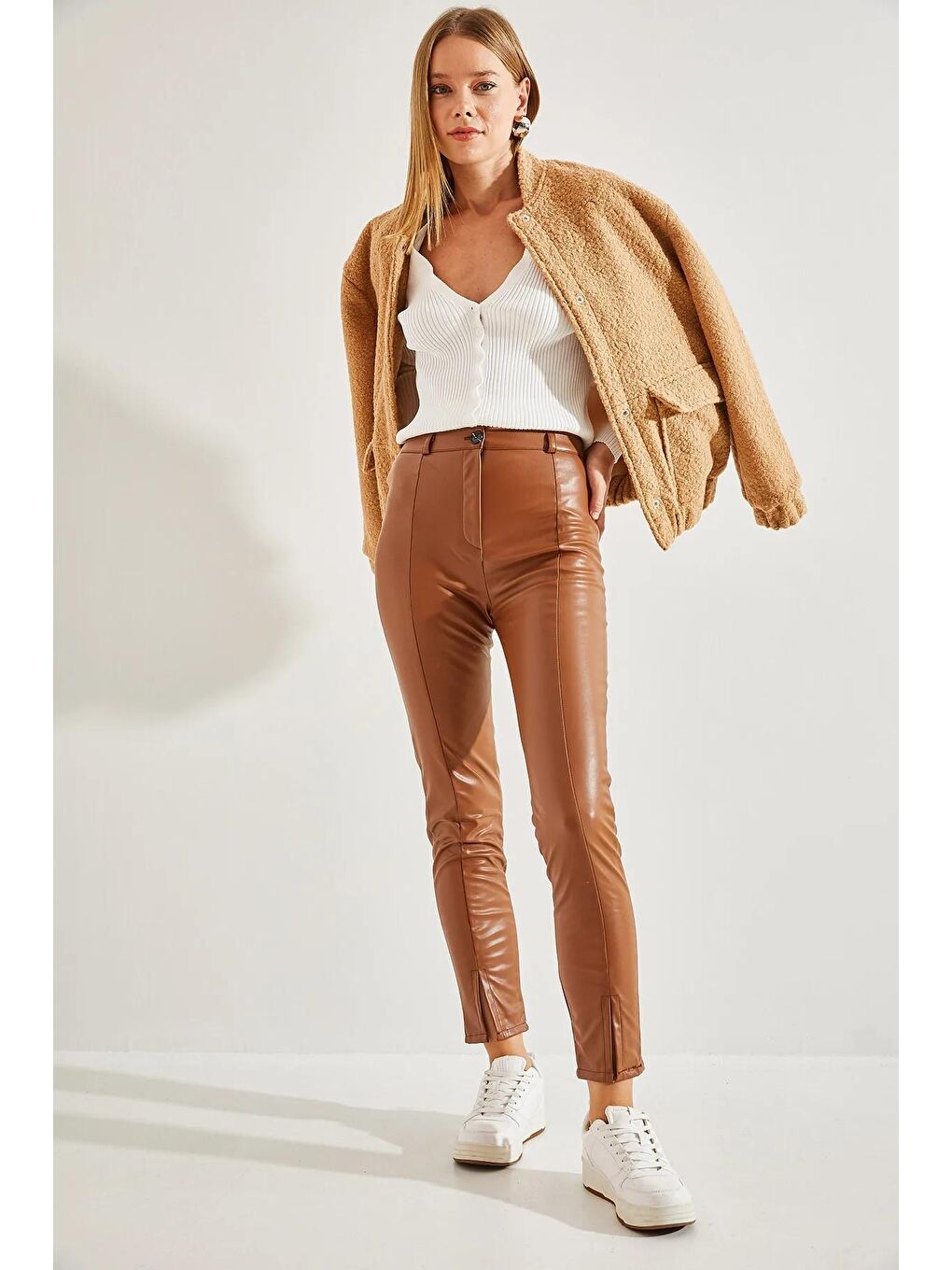 Kahverengi Kadın Çimalı Paça Yırtmaçlı Şardonlu Deri Pantolon