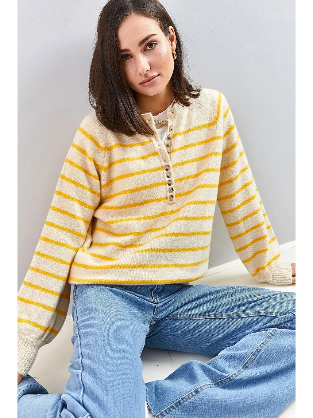 Bej Kadın Yakası İlikli Balıkçı Yaka Çizgili Triko Kazak-1