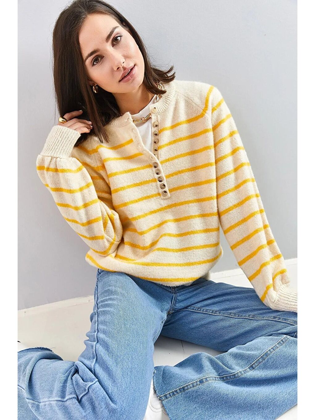 Bej Kadın Yakası İlikli Balıkçı Yaka Çizgili Triko Kazak-2