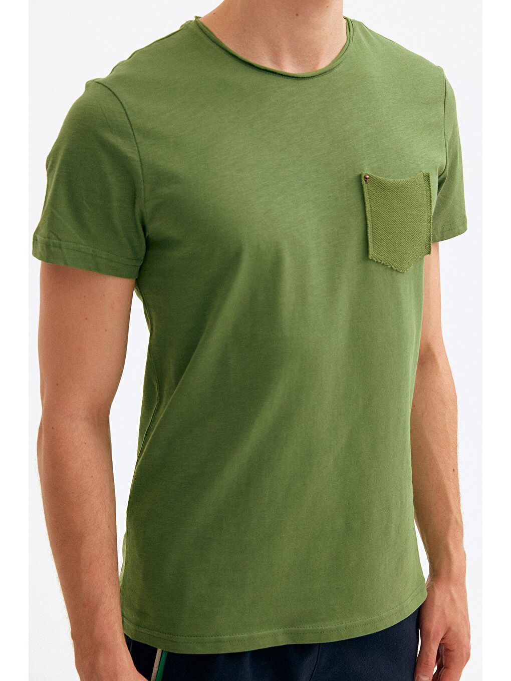 Yeşil Bisiklet Yaka Cep Detaylı Tişört-4