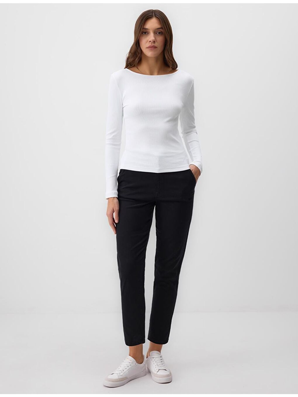 Ekru Dar Kesim Kayık Yaka Örme Bluz-1