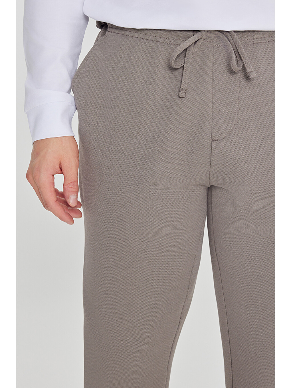 Bej Erkek Vizon Pamuklu Standart Fit Normal Kesim Beli Lastikli Diagonal Desenli Örme Pantolon-4