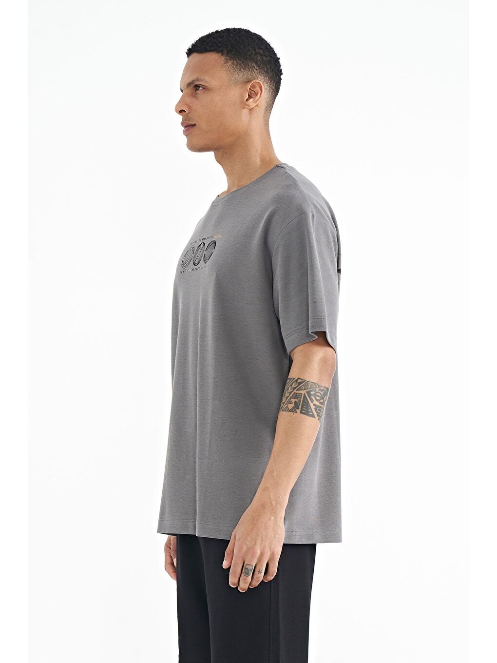 TOMMYLIFE Koyu Gri Ön Arka Baskılı O Yaka Oversize Erkek T-shirt - 88224 - 3