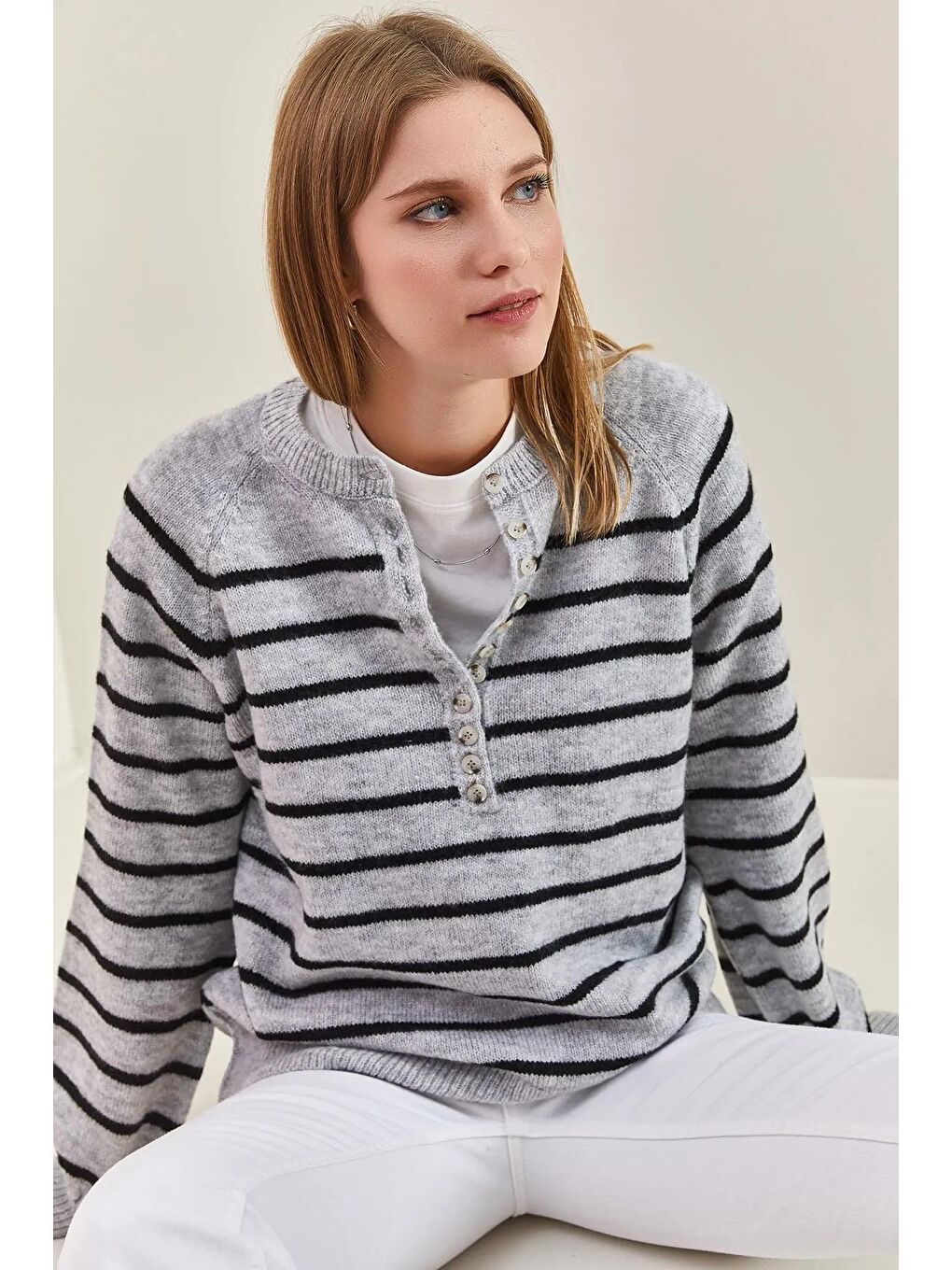 Gri Kadın Yakası İlikli Balıkçı Yaka Çizgili Triko Kazak-1