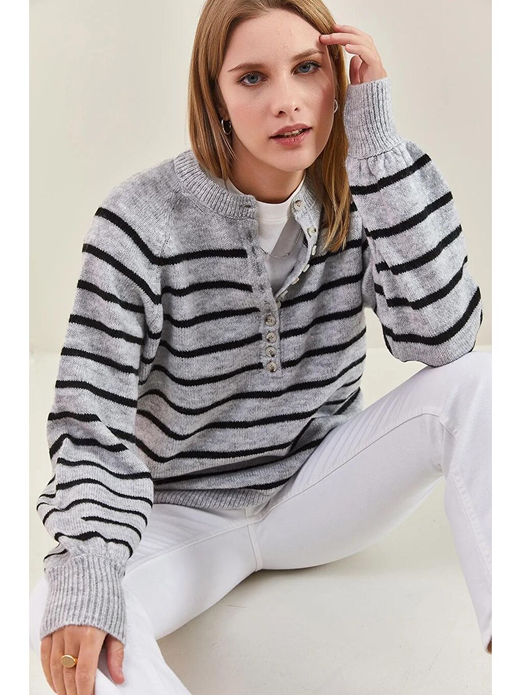 Gri Kadın Yakası İlikli Balıkçı Yaka Çizgili Triko Kazak-4