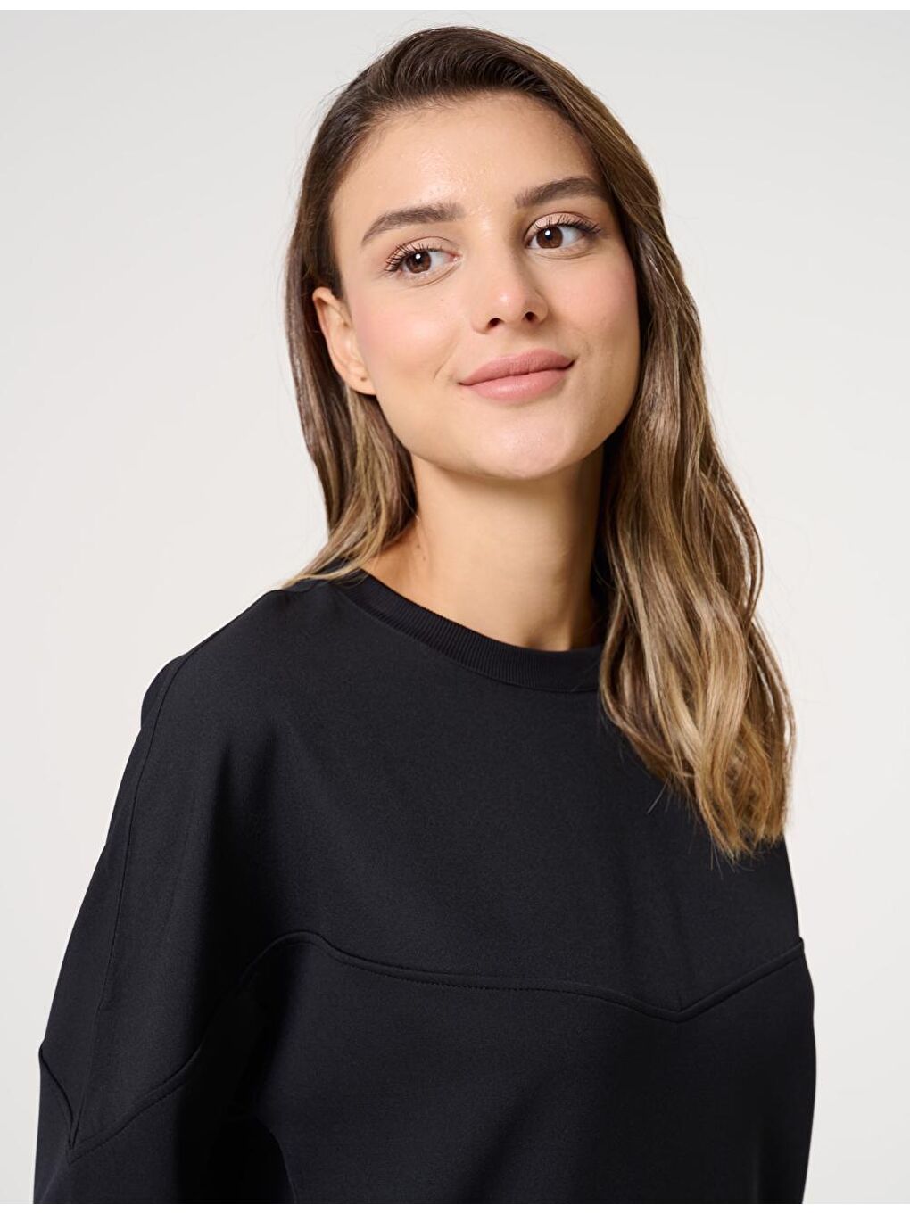 Siyah Düz Kesim Bisiklet Yaka Rahat Uzun Kollu Sweatshirt-2