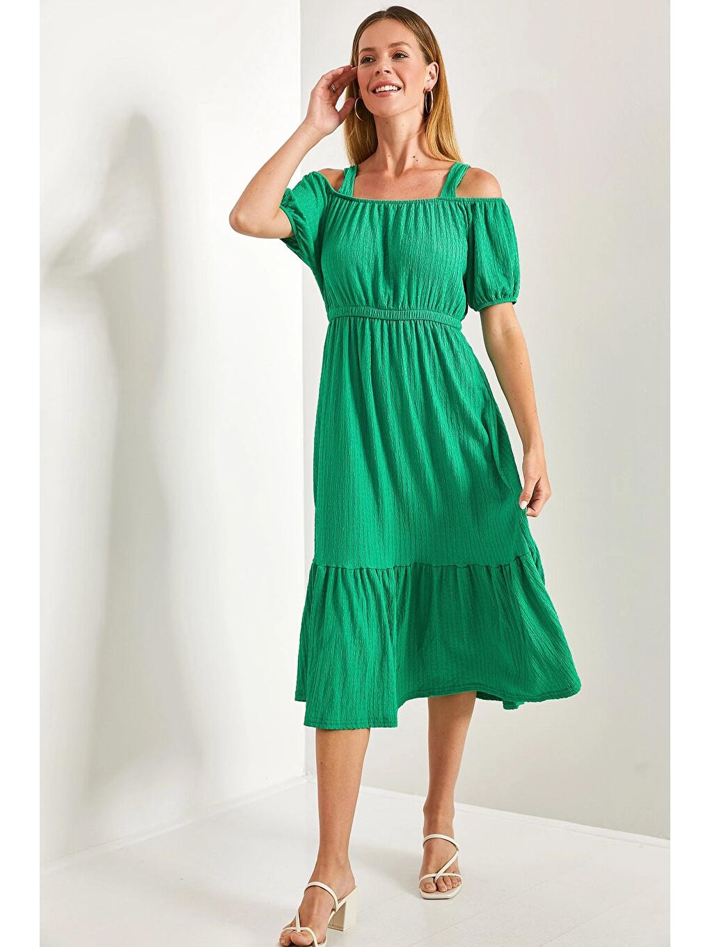 Yeşil Kadın Askılı Madonna Yaka Kloş Elbise