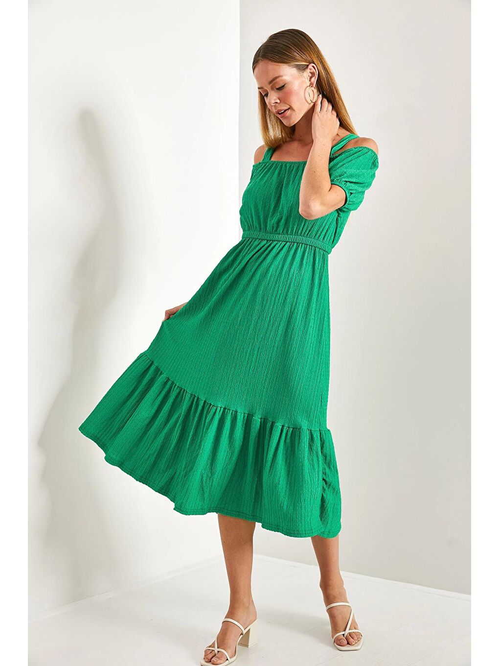 Yeşil Kadın Askılı Madonna Yaka Kloş Elbise-2